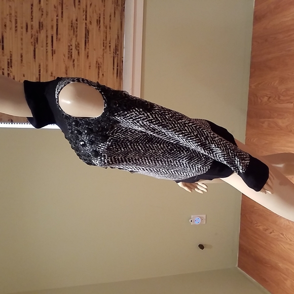 Leo Guy Beaded Embellished Cold Shoulder Turtleneck Sweater Size L/XL - Picture 6 of 8